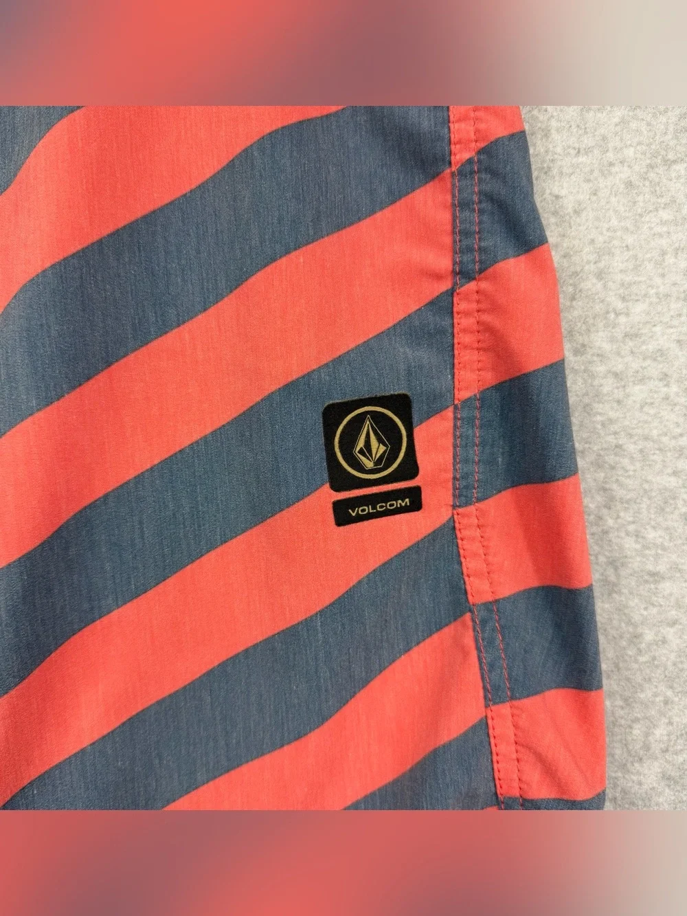 Volcom Stripey Slinger Boardshorts Red / Blue Swim Trunks Men’s Size 34